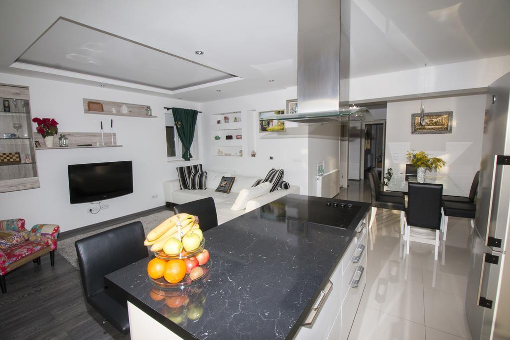 Apartment Mate Омиш Экстерьер фото